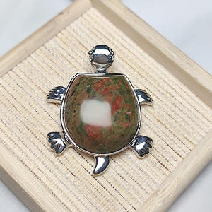 Pendentif tortue en pierre naturelle de cristal, artisanat de guérison, ornement de table mignon, bijoux tendance - Product Image 2