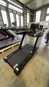 <span class=keywords><strong>Promotion</strong></span> sur <span class=keywords><strong>tapis</strong></span> roulant motorisé à écran tactile LED robuste équipement de fitness à usage commercial avec entraînement électrique pour une utilisation en salle de sport - Product Image 3