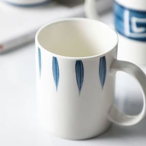 Mug en céramique de porcelaine de qualité supérieure, design japonais, forme vague bleue, bleu marine, certifié BSCI, compatible micro-ondes, cadeaux d'affaires, directement de l'usine - Product Image 4