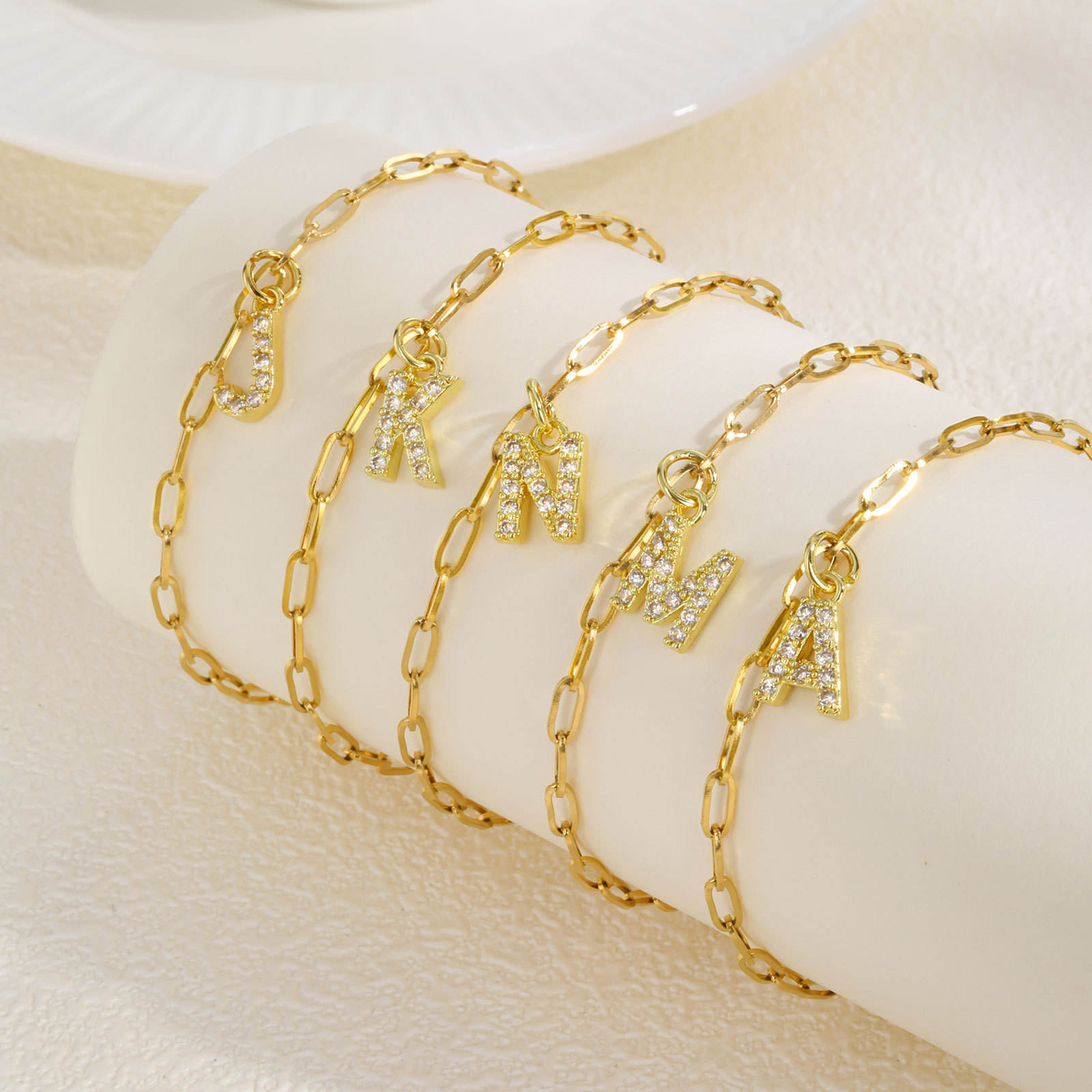 ตัวอักษร B