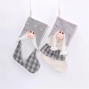 Chaussettes de Noël fantaisie Tomte suédoises, lot de 2, chaussettes décoratives pour cadeaux, pour la cheminée de la famille - Product Image 2