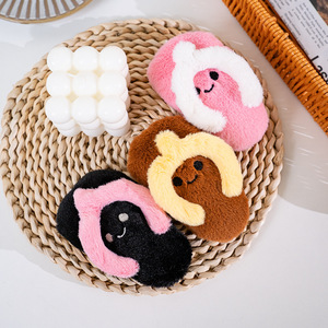 Lindo llavero de peluche con forma de chancla, adorable colgante de peluche con forma de zapatilla y cara bordada para accesorios de verano - Product Image 2