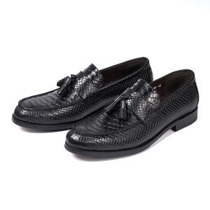 Nuevos Zapatos de Cuero Casuales de Negocios para Hombre, Mocasines con Borlas y Grabado de Cocodrilo, Elegantes, Cómodos y Duraderos - Product Image 1