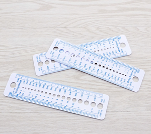 Лидер продаж, пластиковая линейка в форме вязания, инструменты для измерения, измеритель вязальной иглы/измерительная игла, инструмент для свитера - Product Image 4