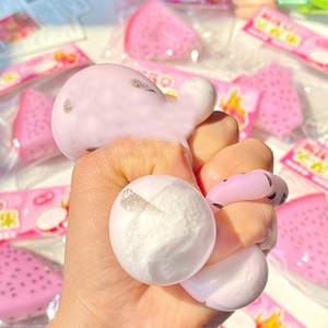 ของเล่นบีบลดความเครียดรูปผลไม้หั่นชิ้นขนาด 8.8 ซม. ผลไม้ปลอมพันธุ์พิทยาและกีวี ทำจากวัสดุ TPR ของขวัญสำหรับเด็กและผู้ใหญ่ สนุกกับการเล่นแกล้งเพื่อน - Product Image 2