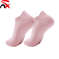 Chaussettes de Pilates en gros avec grip antidérapant pour femmes, chaussettes de yoga mi-mollet antidérapantes pour femmes enceintes, personnes âgées, pieds nus, personnalisables