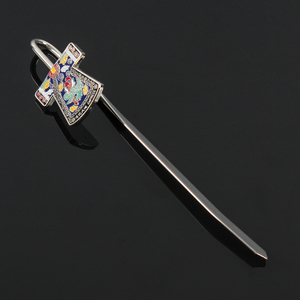 Segnalibri in Ottone Personalizzati con Logo Aziendale Inciso, Design Goffrato, Nappa in Pelle, Ideali per l'Apprezzamento dei Clienti - Product Image 4