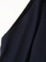 Robe midi décontractée et élégante pour femme, nouvelle collection 2026, avec décoration laminée et col suspendu, style rétro chic sans manches.