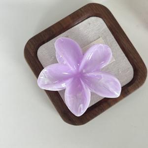 مشابك شعر كبيرة بتصميم زهرة هاواي للنساء، مشابك شعر بلوميريا وردية، مشابك شعر بتصميم رخامي للشاطئ، إكسسوارات صيفية كهدية - Product Image 3