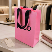 Sac cadeau en papier de luxe avec logo personnalisé imprimé, laminage durable, ruban, sac de shopping réutilisable pour l'emballage de vêtements et de cadeaux