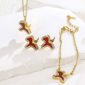 1PC Nuevo Set de Lujo de 3 Piezas de Acero Inoxidable Rojo con Diamantes de Imitación de Caballo, Chapado en Oro de 18K, Collar, Pulsera y Pendientes para Fiesta de Año Nuevo y Zodíaco - Product Image 1