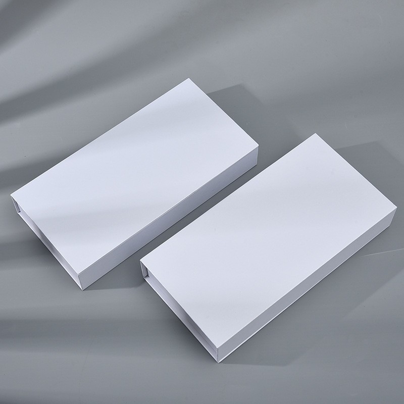 Boîte cadeau blanche à couvercle rabattable - papier de spécialité
