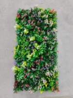 Plante artificielle murale avec fleurs