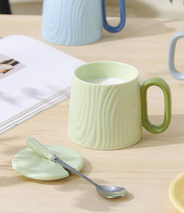 <span class=keywords><strong>Taza</strong></span> <span class=keywords><strong>de</strong></span> Cerámica Creativa con Textura <span class=keywords><strong>de</strong></span> Madera Ondulada, con Tapa y Cuchara, 350 ml, para Café o Té, para Oficina u Hogar - Product Image 3