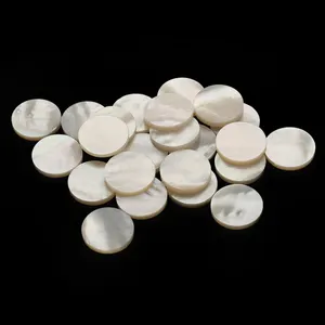 Conchas brancas por atacado para fazer jóias podem ser perfurados Tamanho personalizável forma redonda conchas brancas de alta qualidade madrepérola
