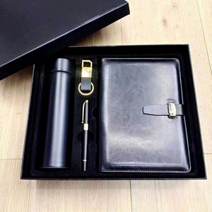 Coffret Cadeau Premium d'Entreprise : Carnet Rigide en PU, Stylo, Bouteille Isotherme et Porte-clés, avec Boîte Métallique pour Événements Promotionnels - Product Image 4