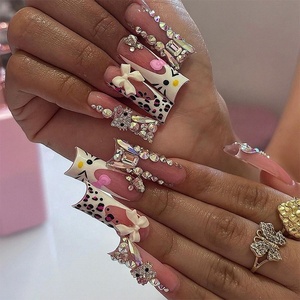 Venta al Por Mayor 24 Piezas de <span class=keywords><strong>Uñas</strong></span> Postizas Reutilizables Largas Tipo Ataúd con Brillantes Diseño 3D de <span class=keywords><strong>Hello</strong></span> <span class=keywords><strong>Kitty</strong></span> Adhesivas para Chicas - Product Image 4