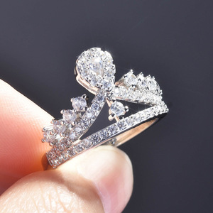 Anello Corona da Donna alla Moda con Zirconi, Micro Pavé, Pietre Intere, Aperto e Regolabile, Gioiello Statement per Fidanzamento - Product Image 2