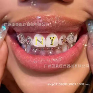 Nouveaux pendentifs breloques tendance en alliage, style hip-hop européen et américain, avec lettres argentées et strass, pour femme branchée, 26 lettres - Product Image 3