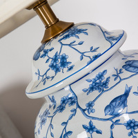 Lampe de table en porcelaine chinoise au meilleur prix, forme de fleur bleue et blanche, en vente