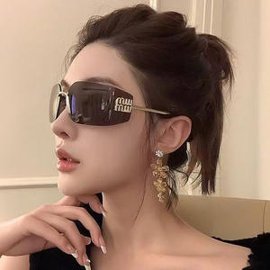 Lunettes de soleil sans monture Zhang Yuanying pour femmes, protection UV400, type 3, pare-soleil, montures en plastique noir et métal - Product Image 3