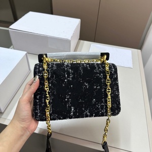 Bolsos de Mano Elegantes Estilo Boho para Mujer, Bolsos de Hombro con Diseño Combinado, Bolsos Cruzados Cuadrados, Bolsos Casuales Hechos a Mano con Detalles Metálicos - Product Image 3