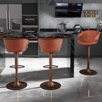Tabouret de bar moderne européen de luxe léger avec dossier et accoudoirs, pivotant à 360°, pour salle de sport et îlot de cuisine domestique
