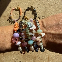 Pulsera de Piedras Preciosas Naturales y Perlas de Agua Dulce con Diseño de Cierre Elegante, Joyería con Cuentas para Mujer, Moda Única y Atractiva