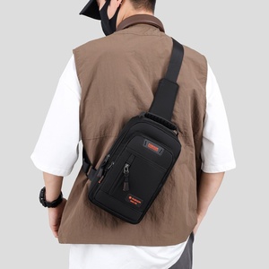 Nouveau sac bandoulière léger et durable pour homme, polyvalent, idéal pour le cyclisme, décontracté, petit sac à dos tendance, Printemps 2024 - Product Image 4