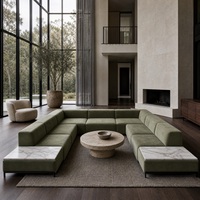 Grand canapé modulaire en forme de U en velours sauge avec des tables d'appoint en marbre Calacatta