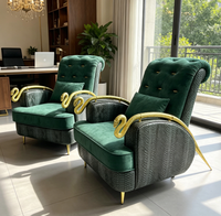 Canapé individuel vert émeraude de luxe italien avec accoudoirs serpent dorés, fauteuil d'appoint artistique haut de gamme pour salon de villa