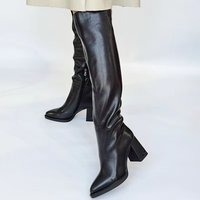 Bottes élégantes en cuir véritable noir à bout pointu et talon épais, hauteur genou, avec fermeture éclair latérale, doublure en peluche, antidérapantes et rehaussantes