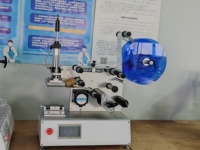 Machine d'étiquetage semi-automatique multifonctionnelle pour bouteilles rondes, méthode d'étiquetage horizontale