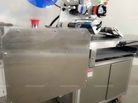 Applicateur d'étiquettes automatique à grande vitesse Machine d'étiquetage de poche d'aspiration de pagination plate supérieure pour sacs/enveloppes