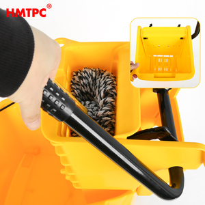 Seau à serpillière en plastique robuste de 32 L avec essoreur sur roulettes - Product Image 3