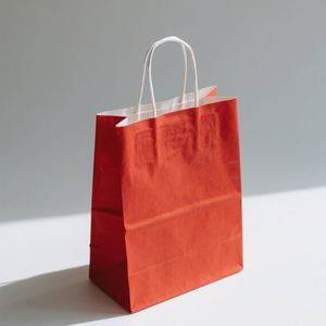 Bolsas de Regalo de Papel Kraft Rojo de Alta Calidad de 13*8*21cm con Asas, MOQ 750 Piezas Disponibles - Product Image 1