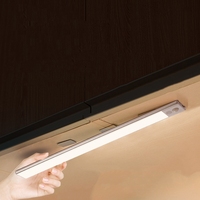 Lampe LED sans fil avec détecteur de mouvement, Rechargeable par USB, pour armoire de cuisine, garde-robe, escalier, rétro-éclairage