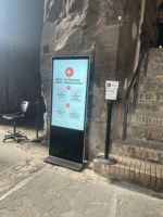 Écran LCD sur pied pour intérieur de 65, 55, 43 et 32 pouces, kiosque autoportant avec lecteur publicitaire LED, caméra Wifi, système de sécurité