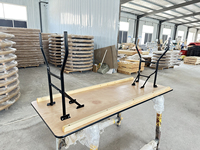 Table pliante rectangulaire d'extérieur en bois contreplaqué