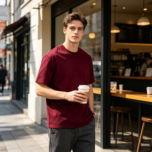 เสื้อยืดคอกลมแขนสั้นสีเบอร์กันดีสำหรับผู้ชาย ผ้าเจอร์ซีย์คอตตอน 100% สีพื้น ทรงลำลอง ใส่สบาย ผ้าถัก - Product Image 1