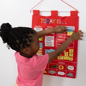 Tableau mural interactif en tissu pour l'apprentissage du calendrier, avec poches, pour la gestion du temps des tout-petits, des enfants et des élèves de maternelle - Product Image 4