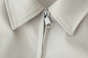 Ensemble personnalisé 2026 pour <span class=keywords><strong>femme</strong></span> : veste courte zippée et short bouffant, tenue deux pièces à col revers, OEM/ODM par une usine de vêtements chinoise - Product Image 6