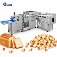 Machine industrielle de découpe de pain en dés pour sandwichs, avec production uniforme de cubes et convoyeur