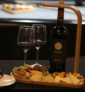 Soporte para Vino y Aperitivos con Letra Grabada Personalizada, Soporte de Madera para Botellas de Vino con Texto Personalizado para Bodas, Fiestas y Eventos - Product Image 4