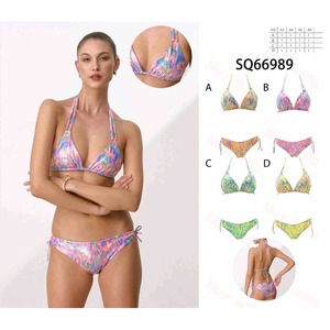 Set bikini con stampa multicolor, top con laccetti e slip con laccetti laterali SQ66989 Taglia 42 44 46 48 - Product Image 1