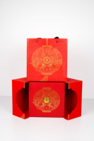 Coffret cadeau rigide rouge et sac à main assorti avec impression lanterne chinoise dorée, kit d'emballage de vacances recyclable avec logo personnalisé