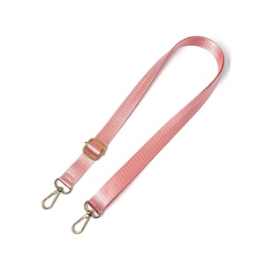 Lanière de téléphone réglable 6/7/8L tendance et de haute qualité avec sangle de poignet et porte-clés, idéale pour les voyages, lot de 12 – Vente Flash - Product Image 3