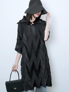 Robe plissée noire écologique à col et taille naturelle, coupe ample, design de niche, vente en gros, vêtements d'été pour femmes - Product Image 5