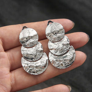 ต่างหูสตั๊ดอัลลอยสไตล์อเมริกันยุโรปเป็นมิตรกับสิ่งแวดล้อมเหมาะสำหรับเป็นของขวัญดีไซน์คลาสสิกสำหรับทุกเพศ - Product Image 2