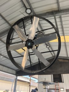Ventilateur de grange à grand volume d'air de 72 pouces à haut rendement énergétique, 2000W, entraînement direct PMSM, pour l'élevage - Product Image 2